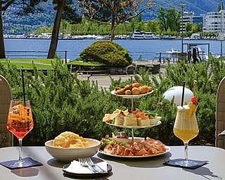 Convivialità con vista lago