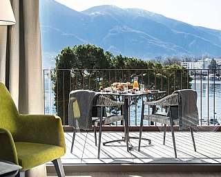 Room with balcony and lake view